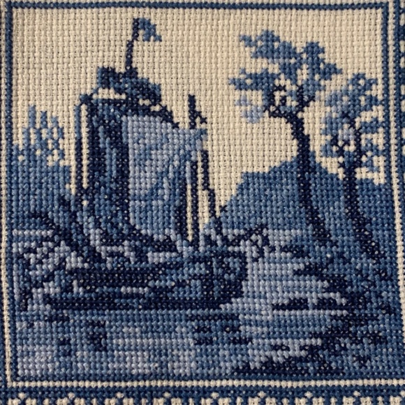 Tablecloth Handmade Vntg Delft Blue with Windmills with 5 Napkins - Picture 5 of 14